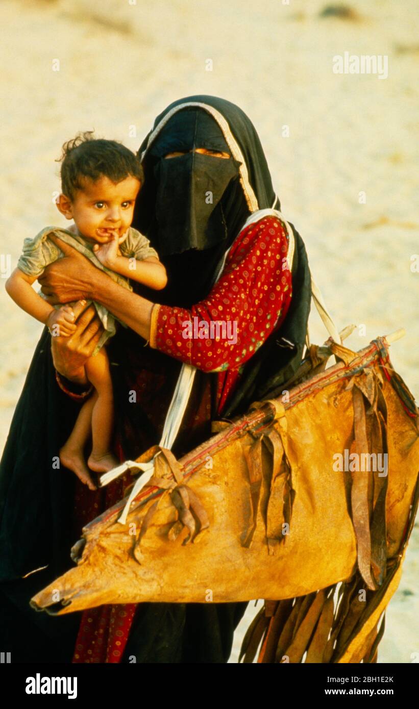 Bedouin woman qatar hi-res stock photography and images - Alamy