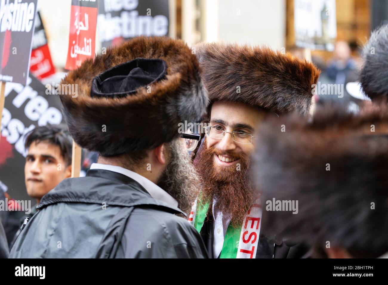 Portrait of an Orthodox Jew marching in support of Palestine at the National March and Rally 'Justice Now: Make it right for Palestine', London Stock Photo