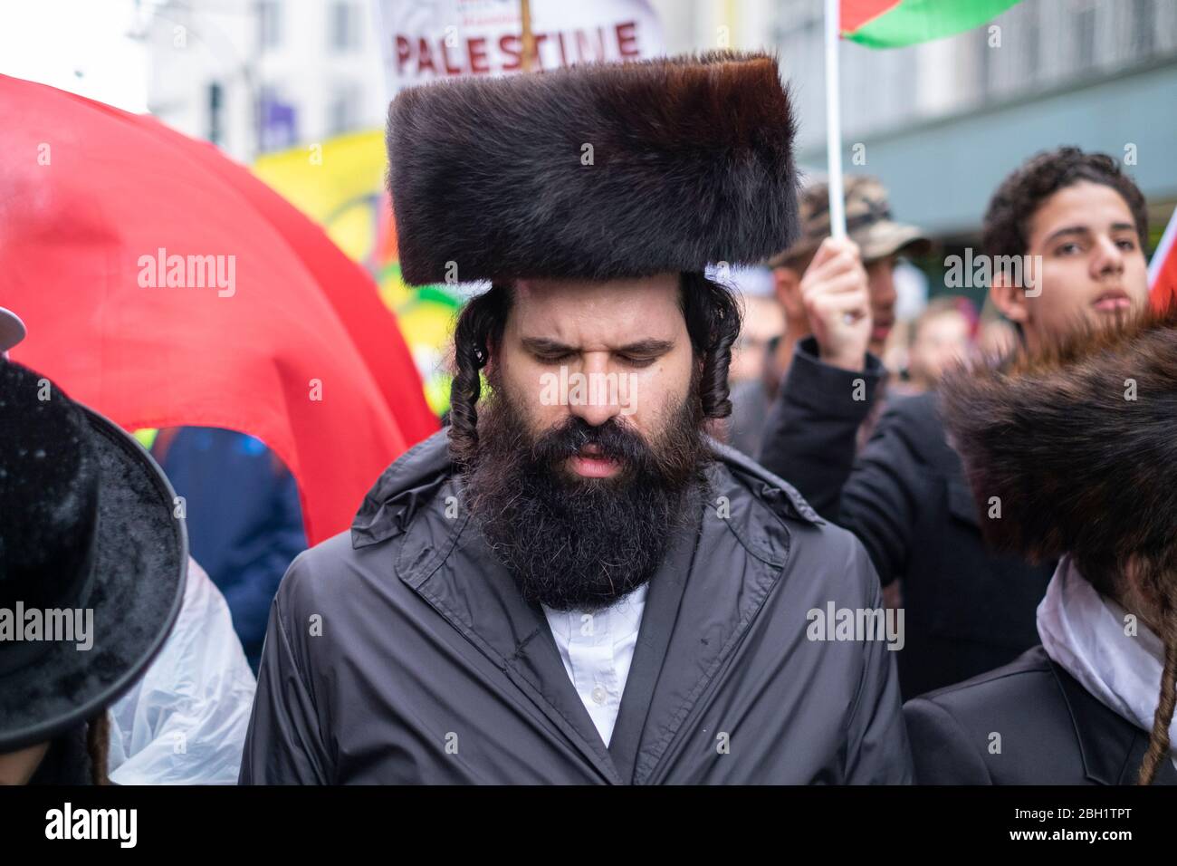 Portrait of an Orthodox Jew marching in support of Palestine at the National March and Rally 'Justice Now: Make it right for Palestine', London, 2017 Stock Photo