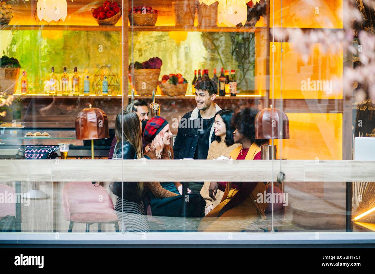 People in bar laughing hi-res stock photography and images - Alamy