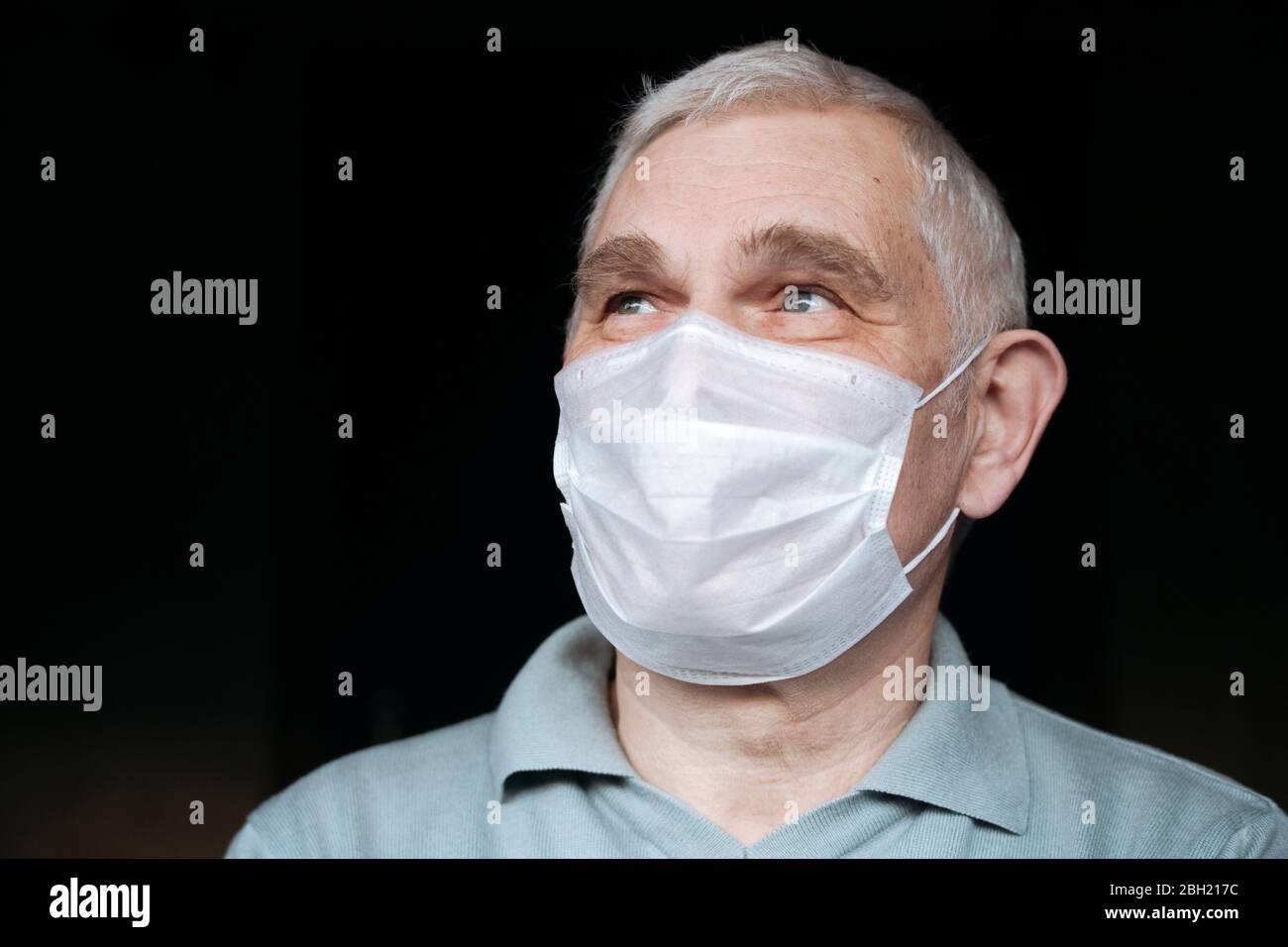 Man wearing a mask hi-res stock photography and images - Alamy
