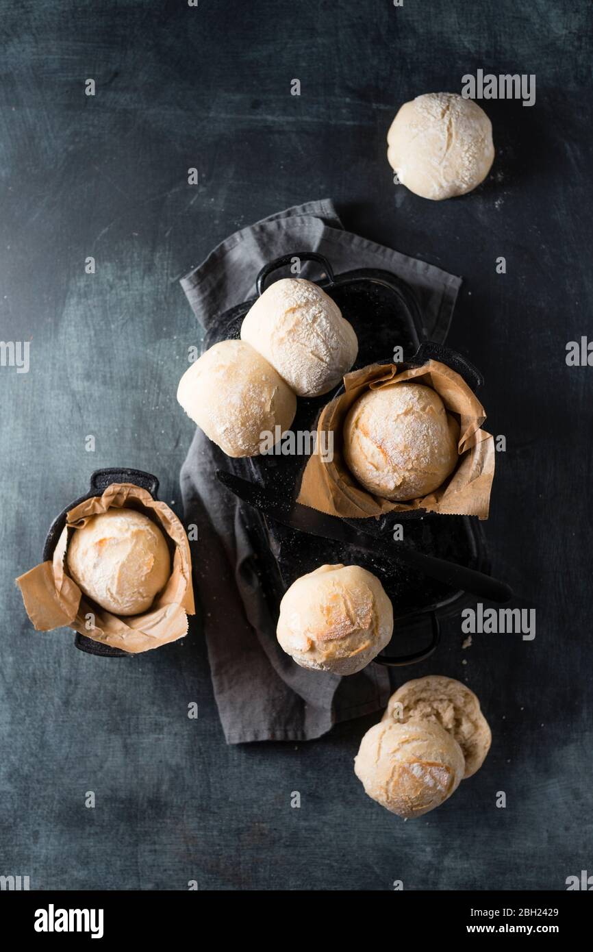 Cast iron baking pan and fresh homemade buns Stock Photo Alamy