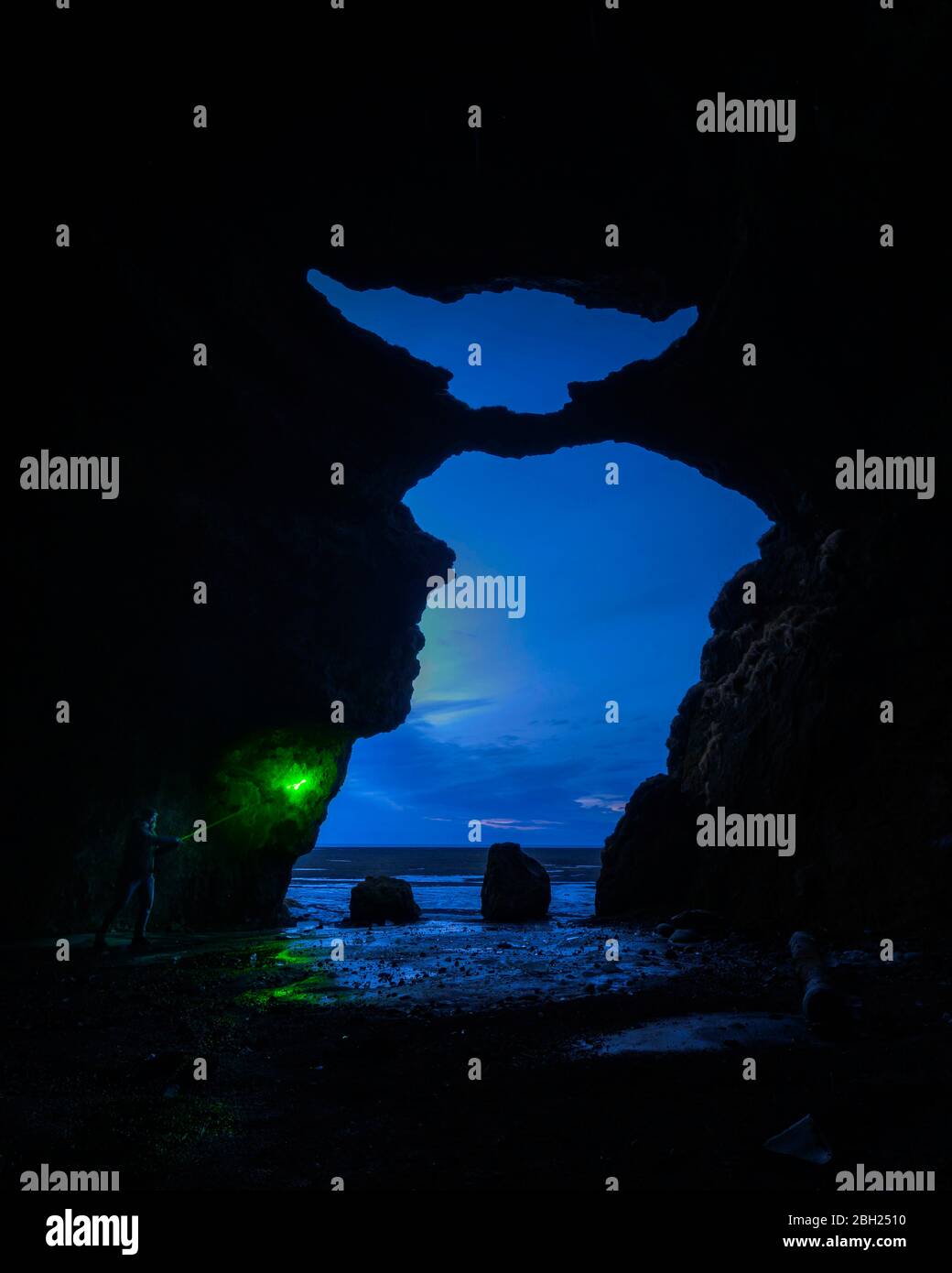 Glo sticks hi-res stock photography and images - Alamy
