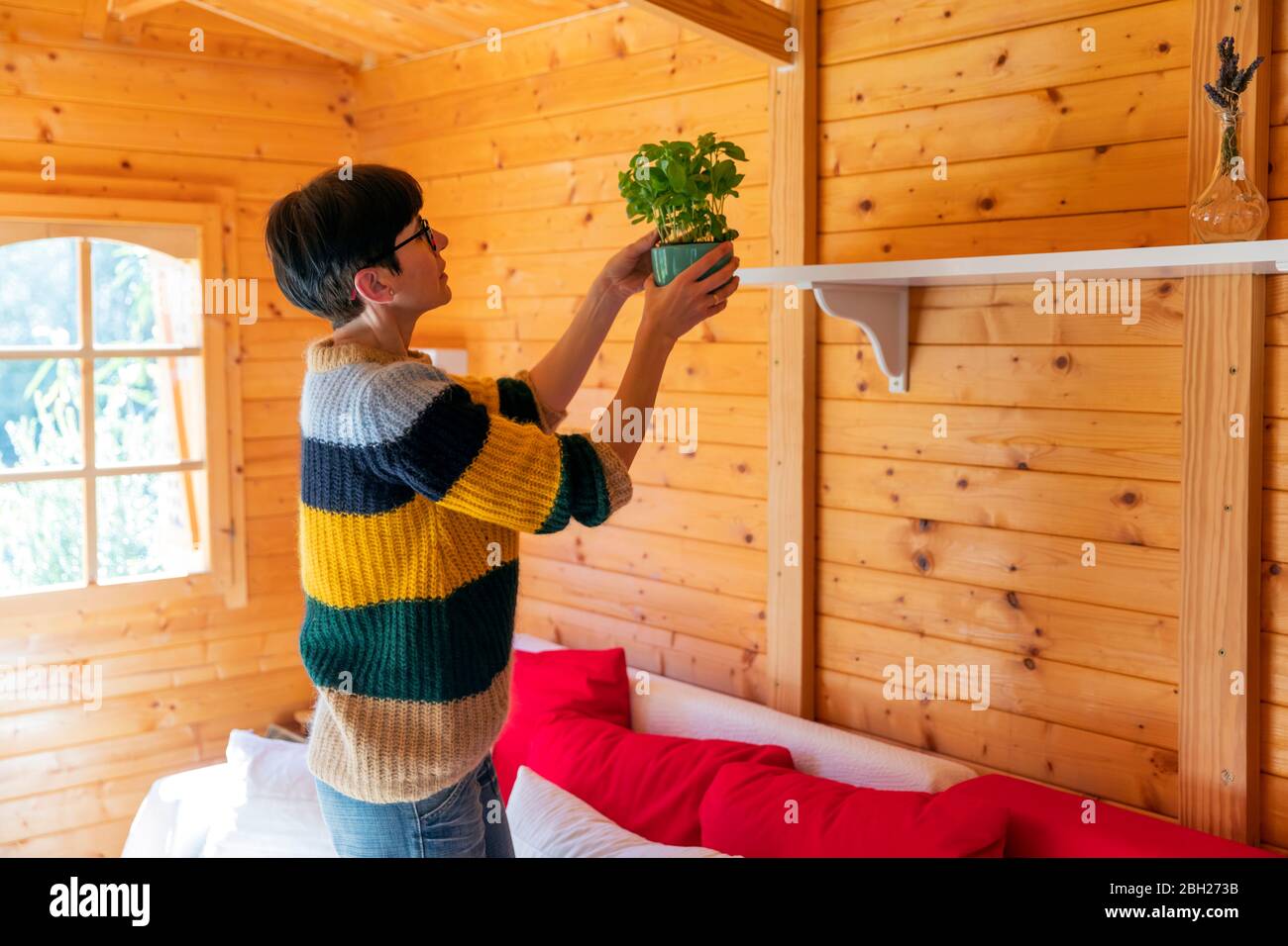 Welcome guests into home hi-res stock photography and images - Alamy