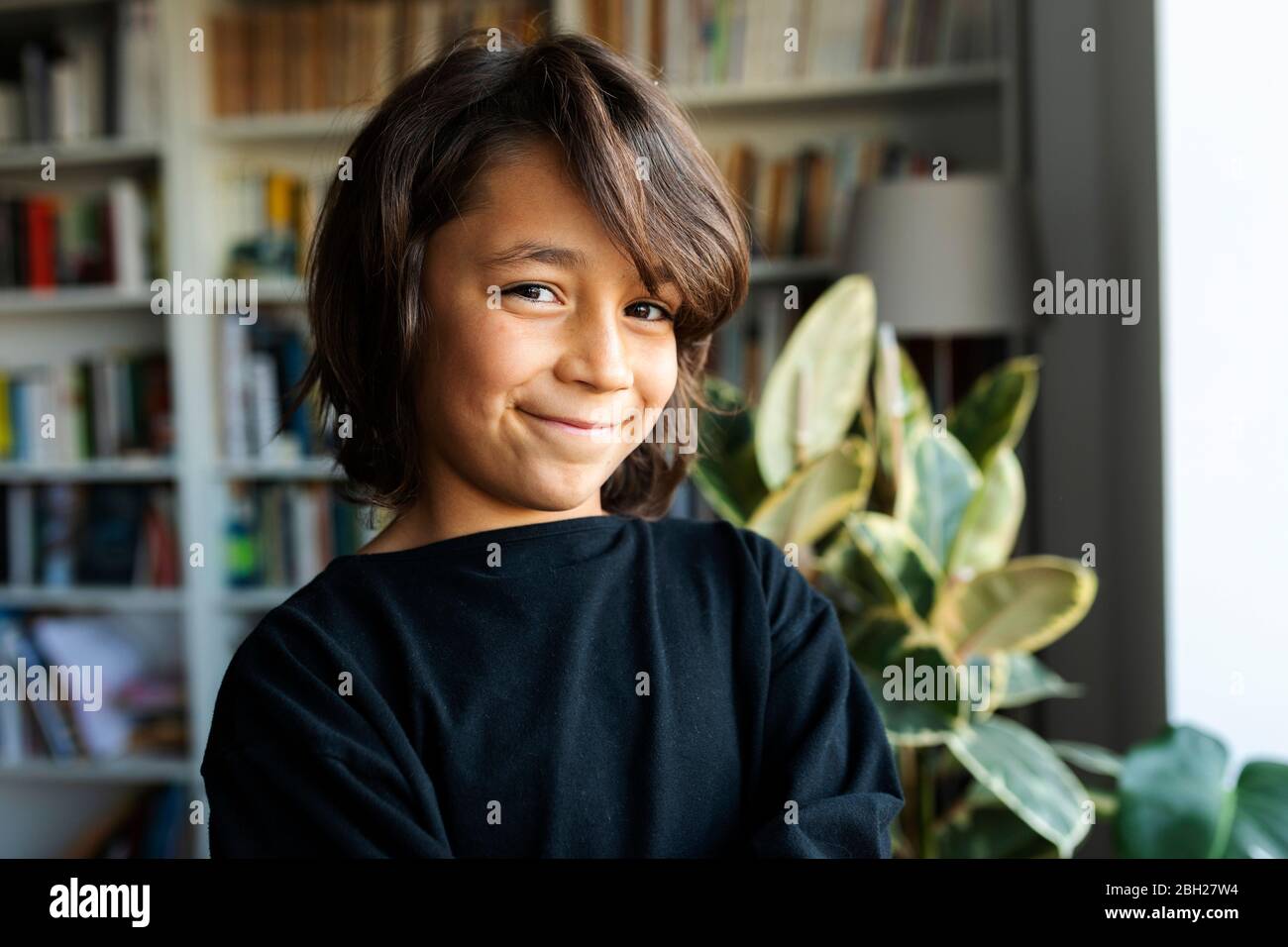 Boy smiling black 10 years hi-res stock photography and images - Alamy