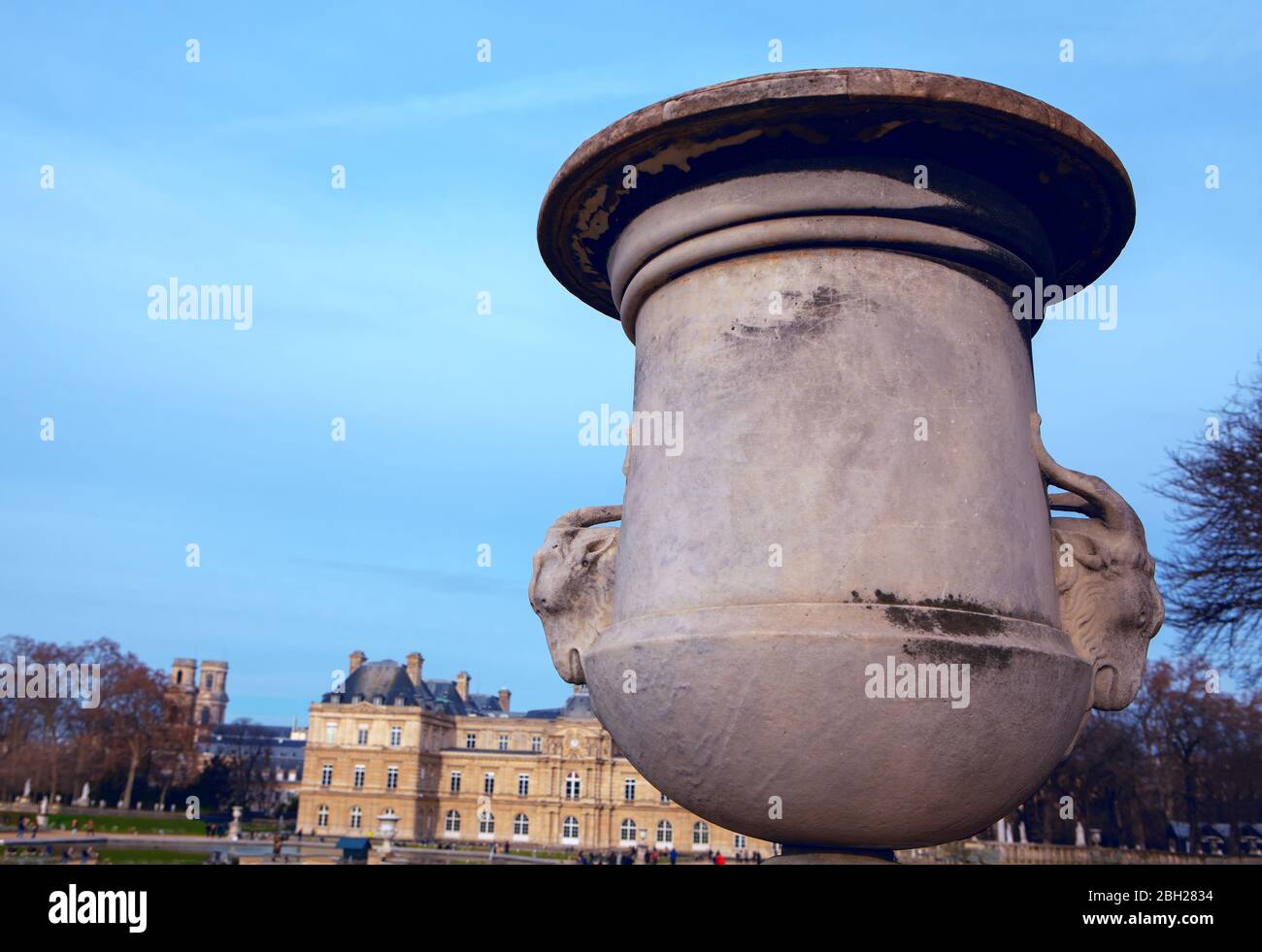 Large stone fountain statue hi-res stock photography and images - Alamy