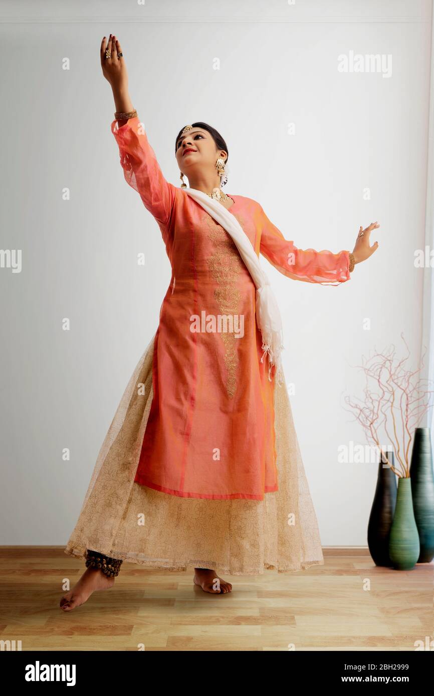 Beautiful kathak dancer performing at home Stock Photo - Alamy