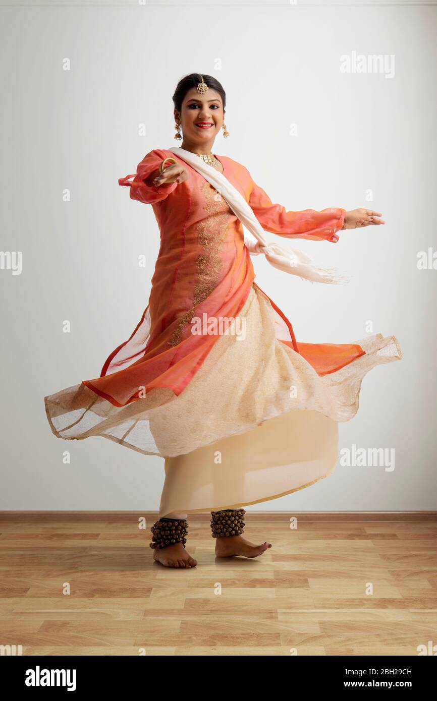 Beautiful kathak dancer performing at home Stock Photo - Alamy