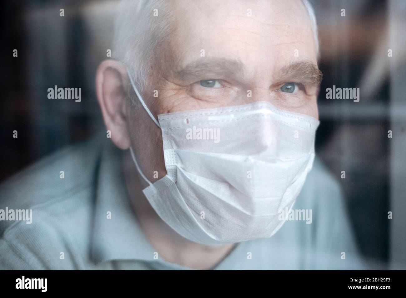 Man wearing a mask hi-res stock photography and images - Alamy
