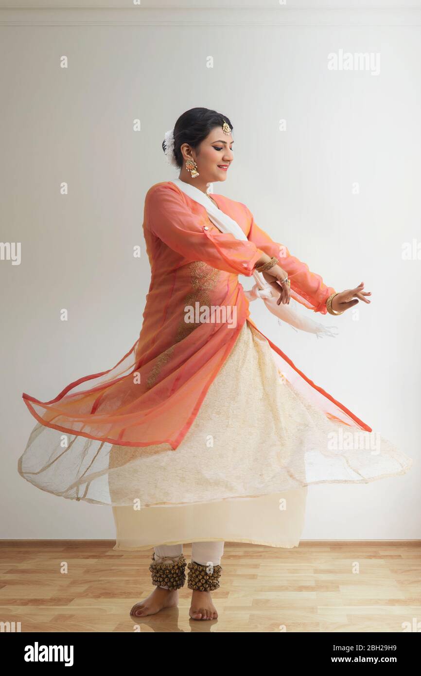 Beautiful kathak dancer performing at home Stock Photo - Alamy