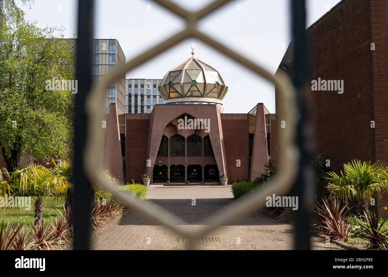 Glasgow, Scotland, UK. 23 April 2020. View of Glasgow Central Mosque on the first day of the start of Ramadan. The mosque is closed under coronavirus lockdown rules.  Iain Masterton/Alamy Live News Stock Photo