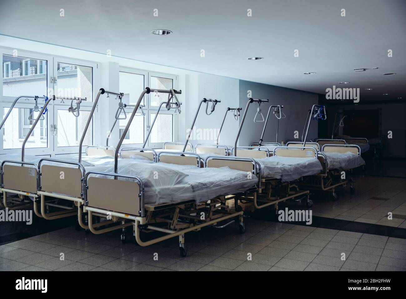 Empty hospital beds hires stock photography and images Alamy
