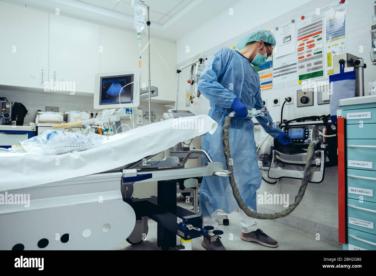 Respiratory equipment hires stock photography and images Alamy