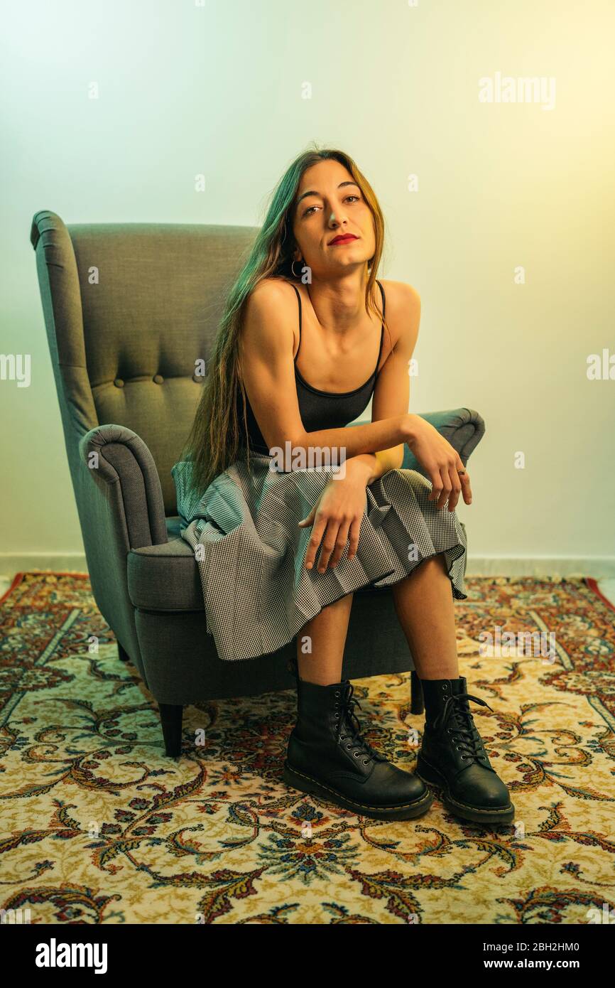 Woman sitting lounge chair hi-res stock photography and images - Alamy