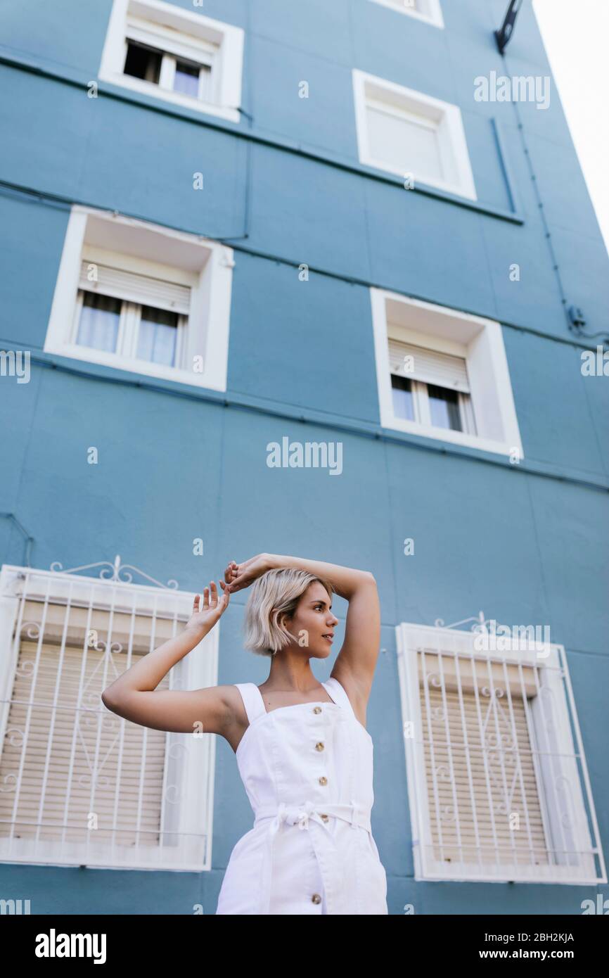 Woman white summer dress hi-res stock photography and images - Alamy