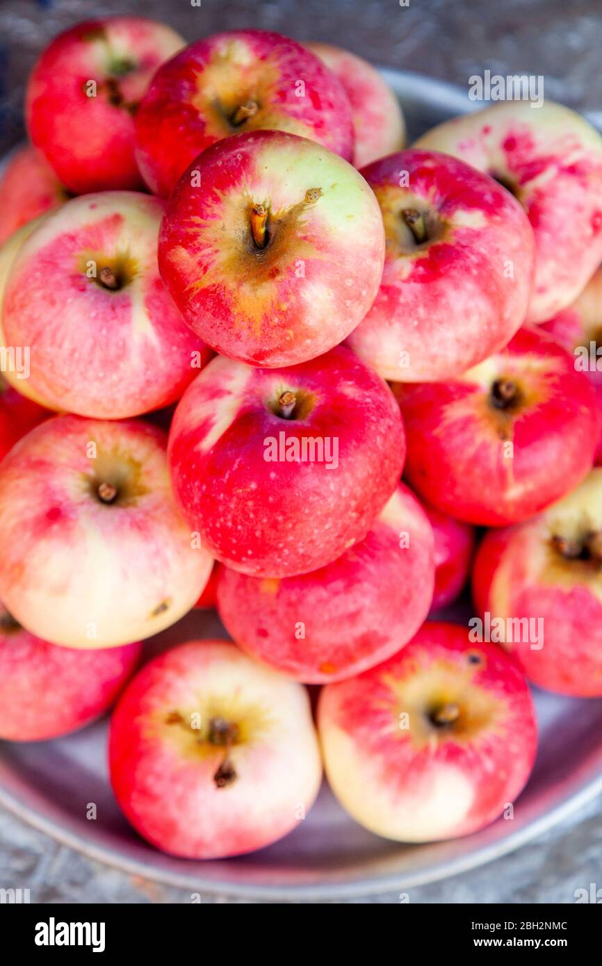 Apples on sale at Telavi market, Georgia Stock Photo