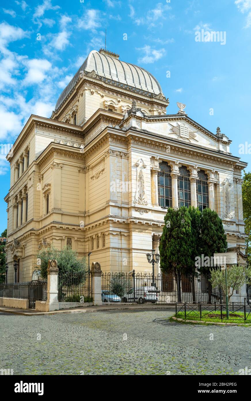 The synagogue tempio maggiore di roma hi-res stock photography and ...