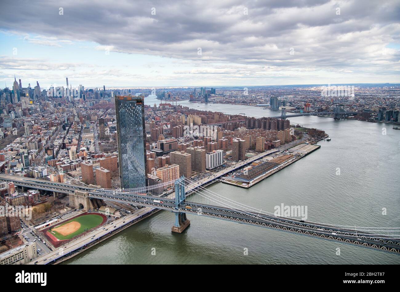 Amazing aerial view of Williamsburg and Manhattan bridges in New York ...