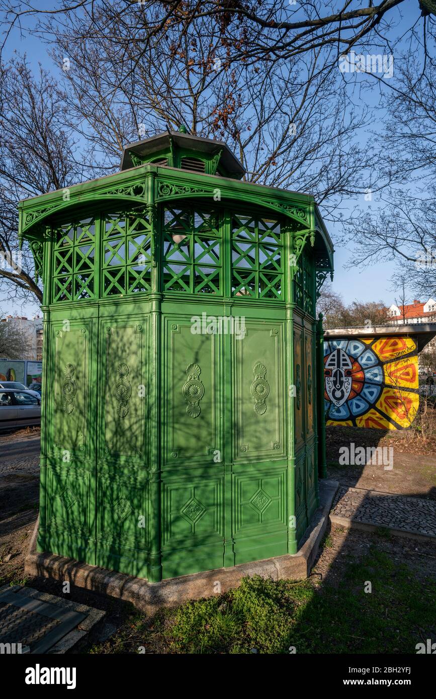 Green Pissoir in Moabit, Berlin, Germany Stock Photo