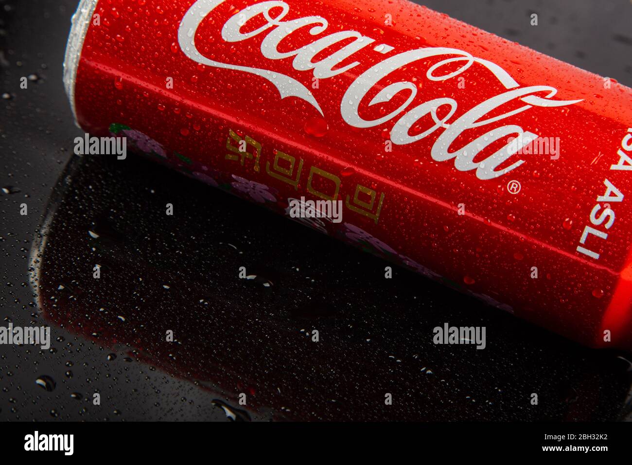 Lviv, Ukraine - December 1, 2017: Coca cola bottle, stylish bow tie, santa  socks and kit kat on straw in gift box with christmas lights. Top view. Gif  Stock Photo - Alamy