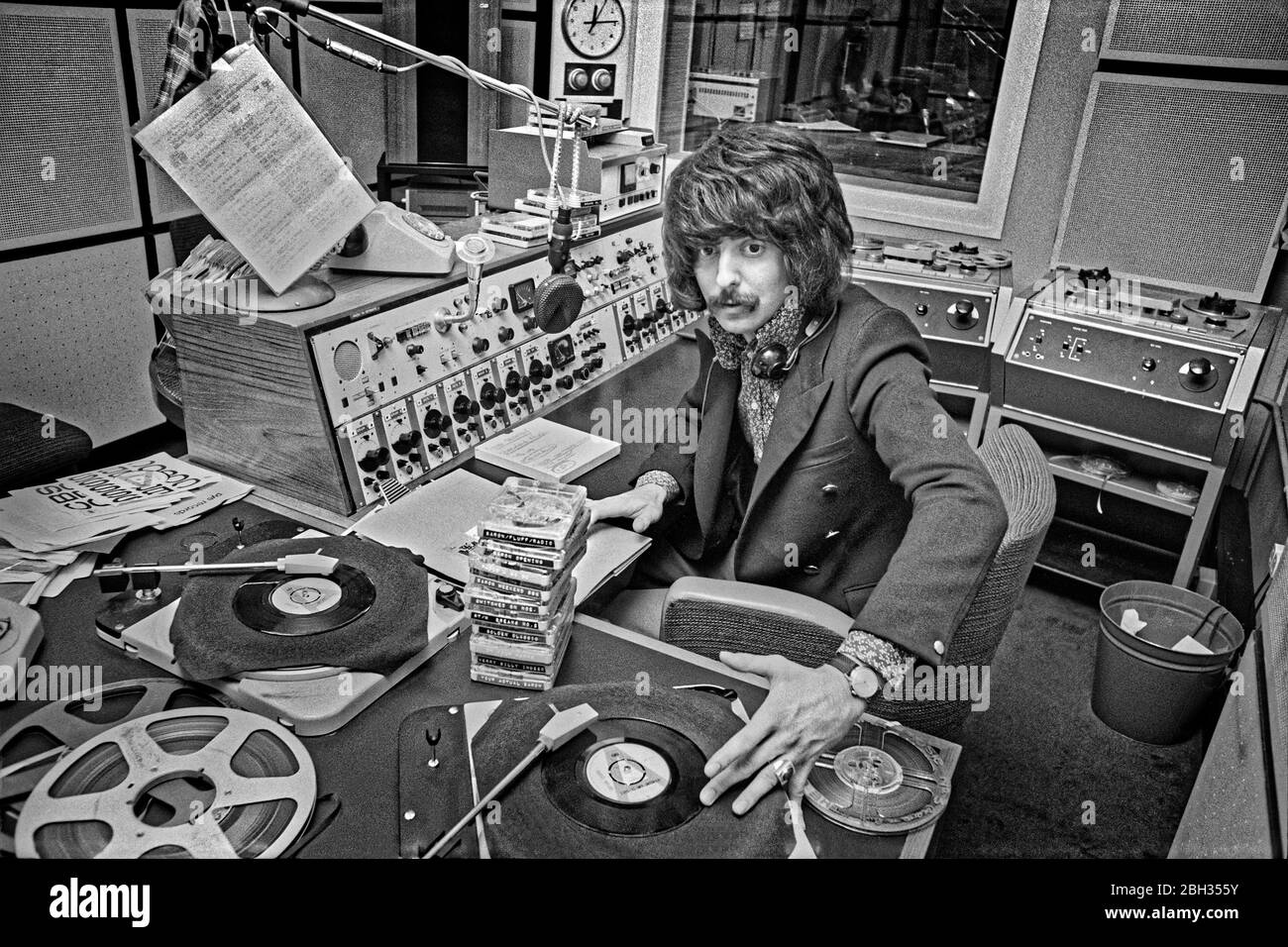 Radio dj 1970s hi-res stock photography and images - Alamy