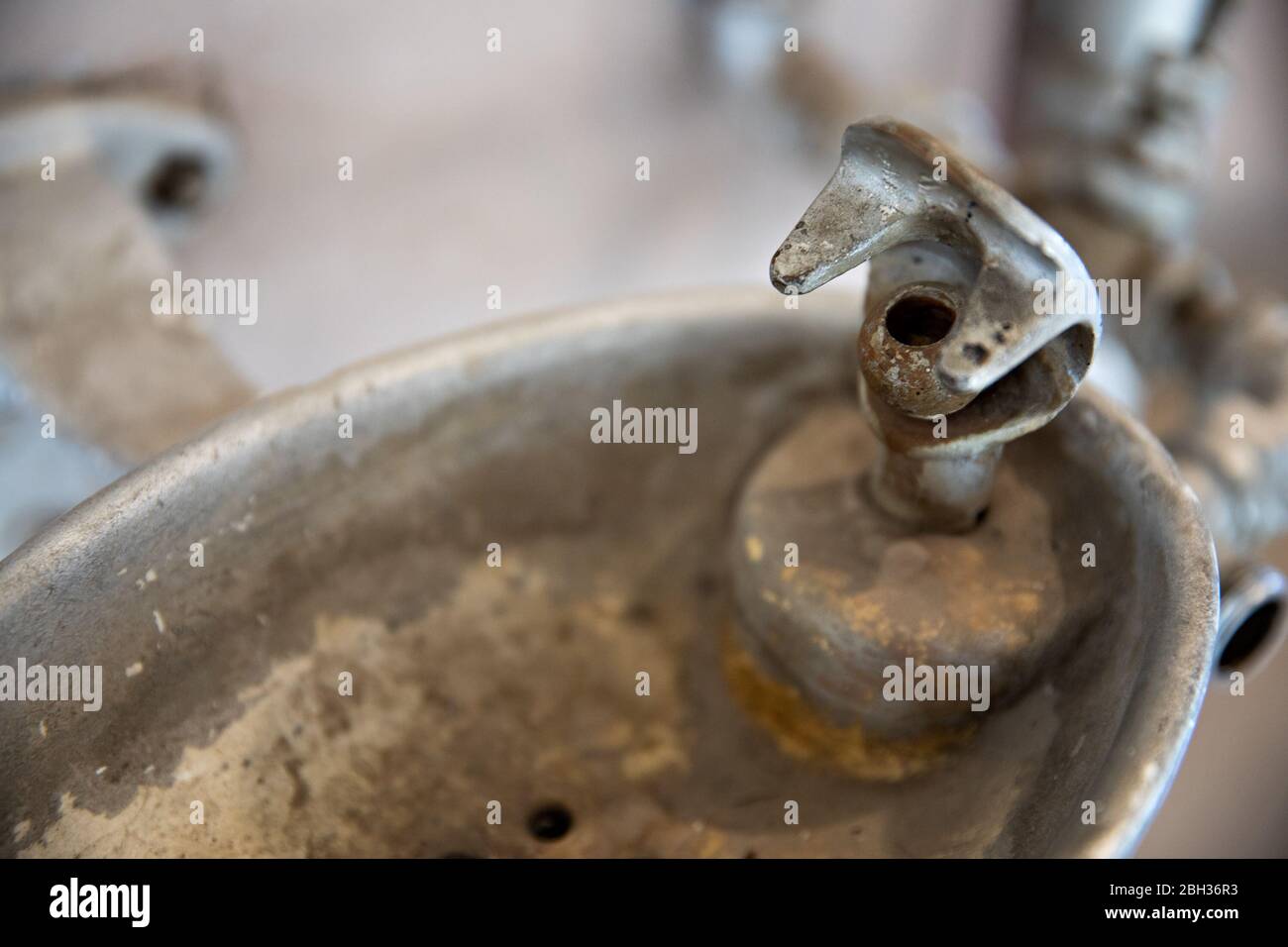 Dirty Water fountain that could use a good cleaning Stock Photo Alamy