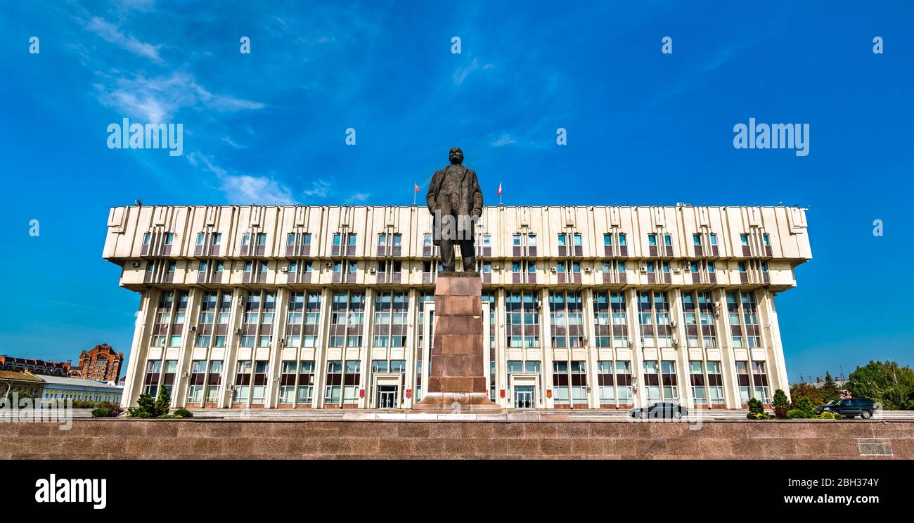 Lenin statue and the Government of Tula Region in Russia Stock Photo