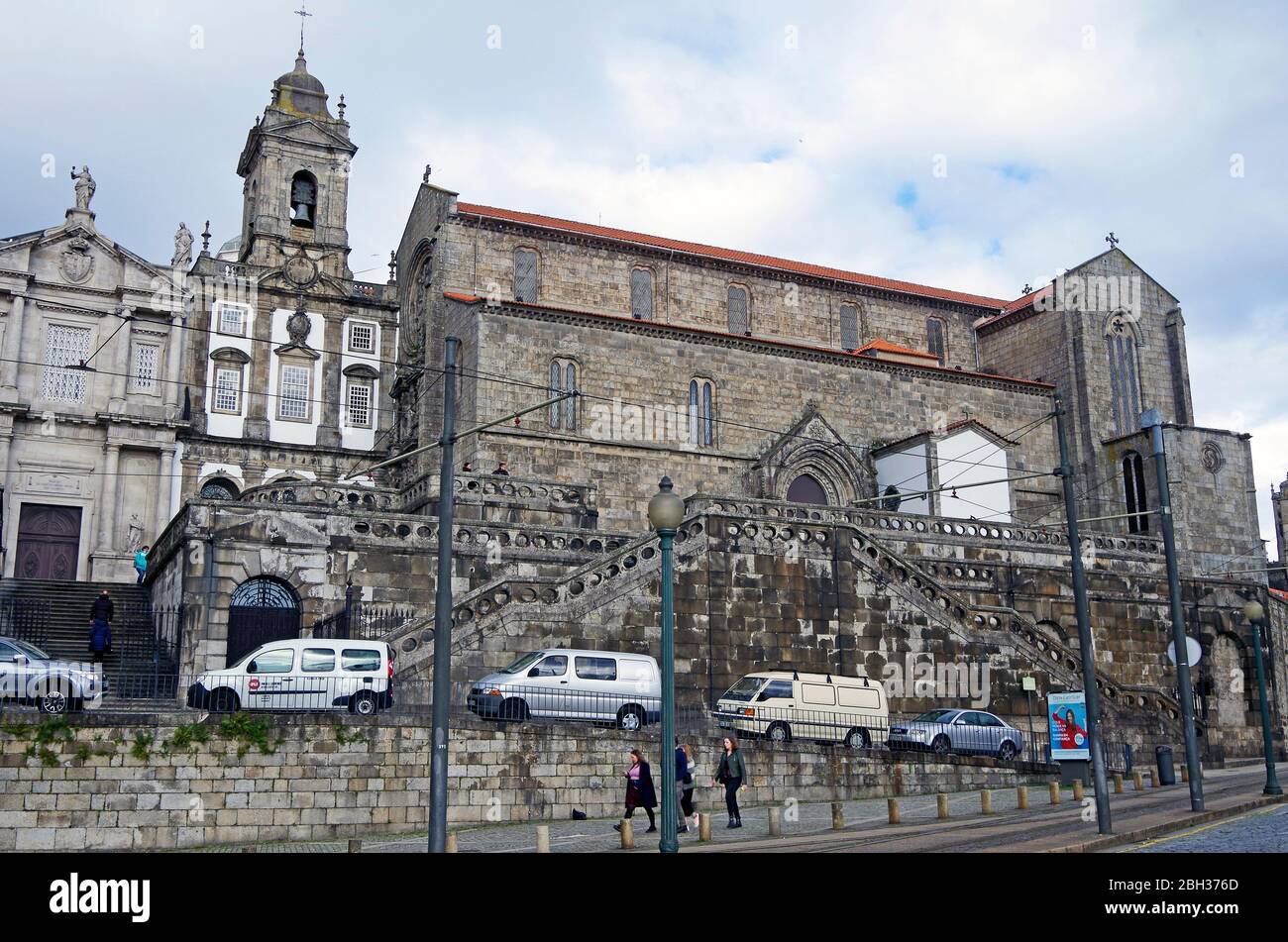 The church of St Francis, Porto, late Gothic, on a granite platform with elaborate staircases, to the left the church of the 3rd Order of St Francis Stock Photo