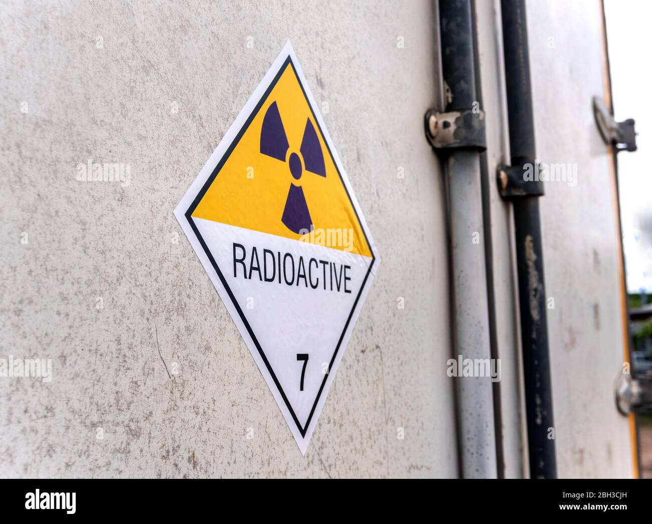 radiation-warning-sign-on-the-hazardous-materials-transport-label-class