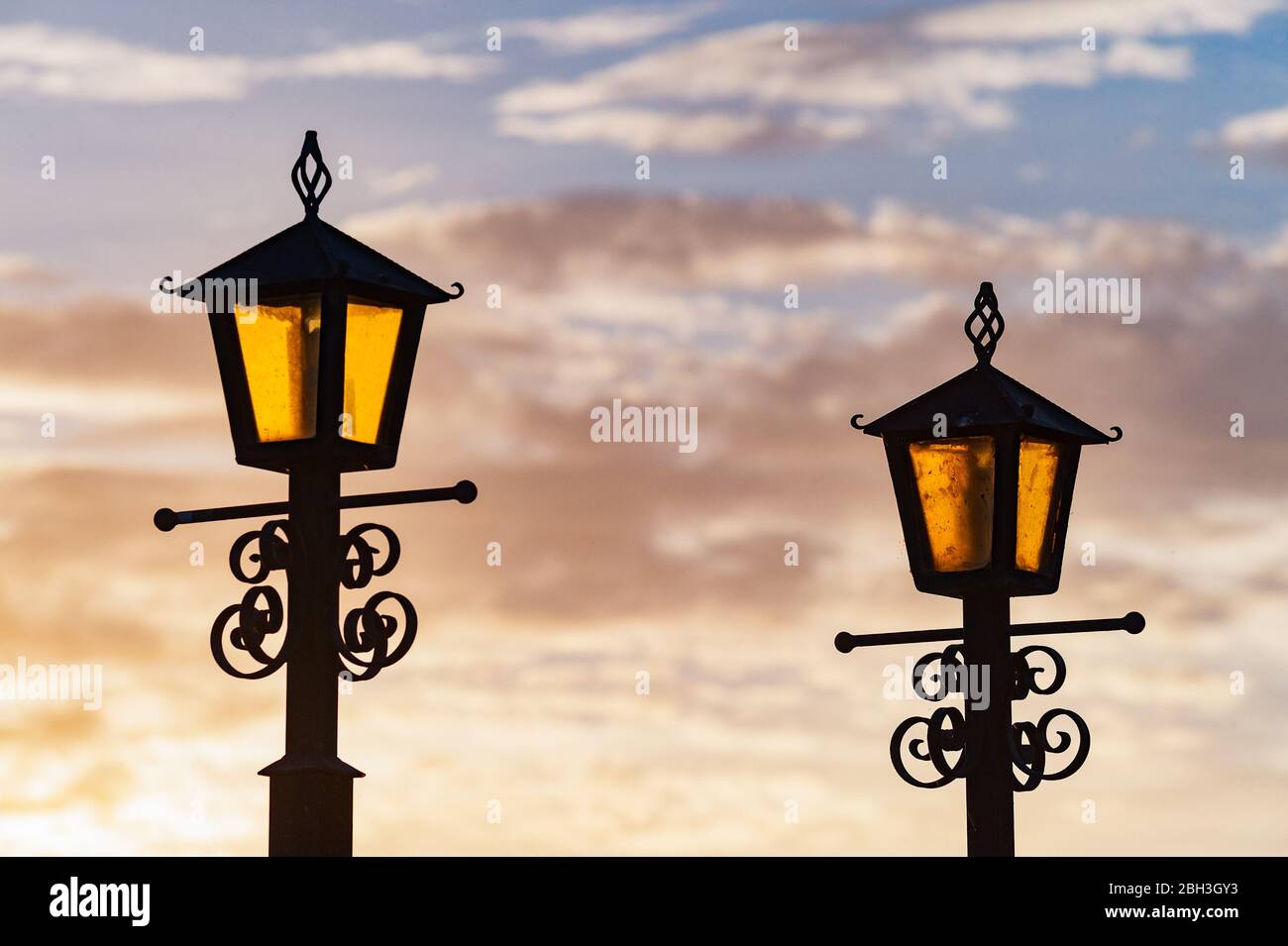 Vintage street lamps hi-res stock photography and images - Alamy