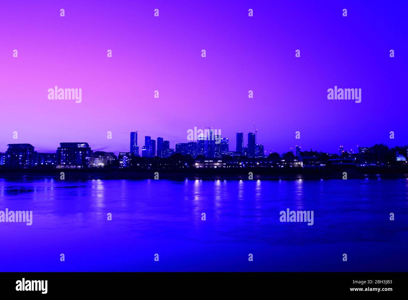 Canary wharf wallpaper hi-res stock photography and images - Alamy