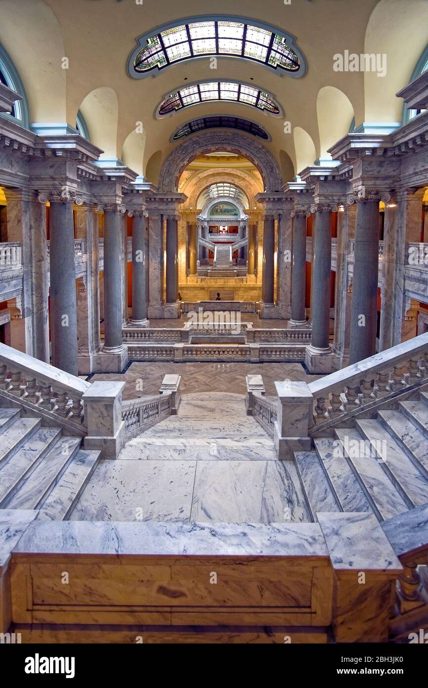 The Kentucky State Capitol Building; 1910, interior, 2nd floor, main corridor, 300 feet long, 36 Vermont granite columns, large, impressive, staircase Stock Photo