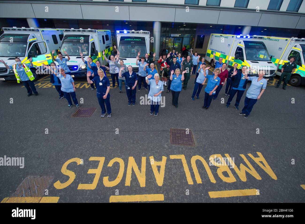 Glasgow, UK. 23rd Apr, 2020. Pictured: NHS staff and emergency workers show their appreciation during the 'Clap for Our Carers' campaign - a weekly tribute to thank NHS and key workers during thee coronavirus (COVID-19) outbreak. The public are being encouraged to applaud NHS staff and other key workers from their homes every Thursday at 8pm. To date the Coronavirus (COVID-19) pandemic has infected over 2.6 million people globally, and in the UK infected 138,078 and killed 18,738. Credit: Colin Fisher/Alamy Live News Stock Photo