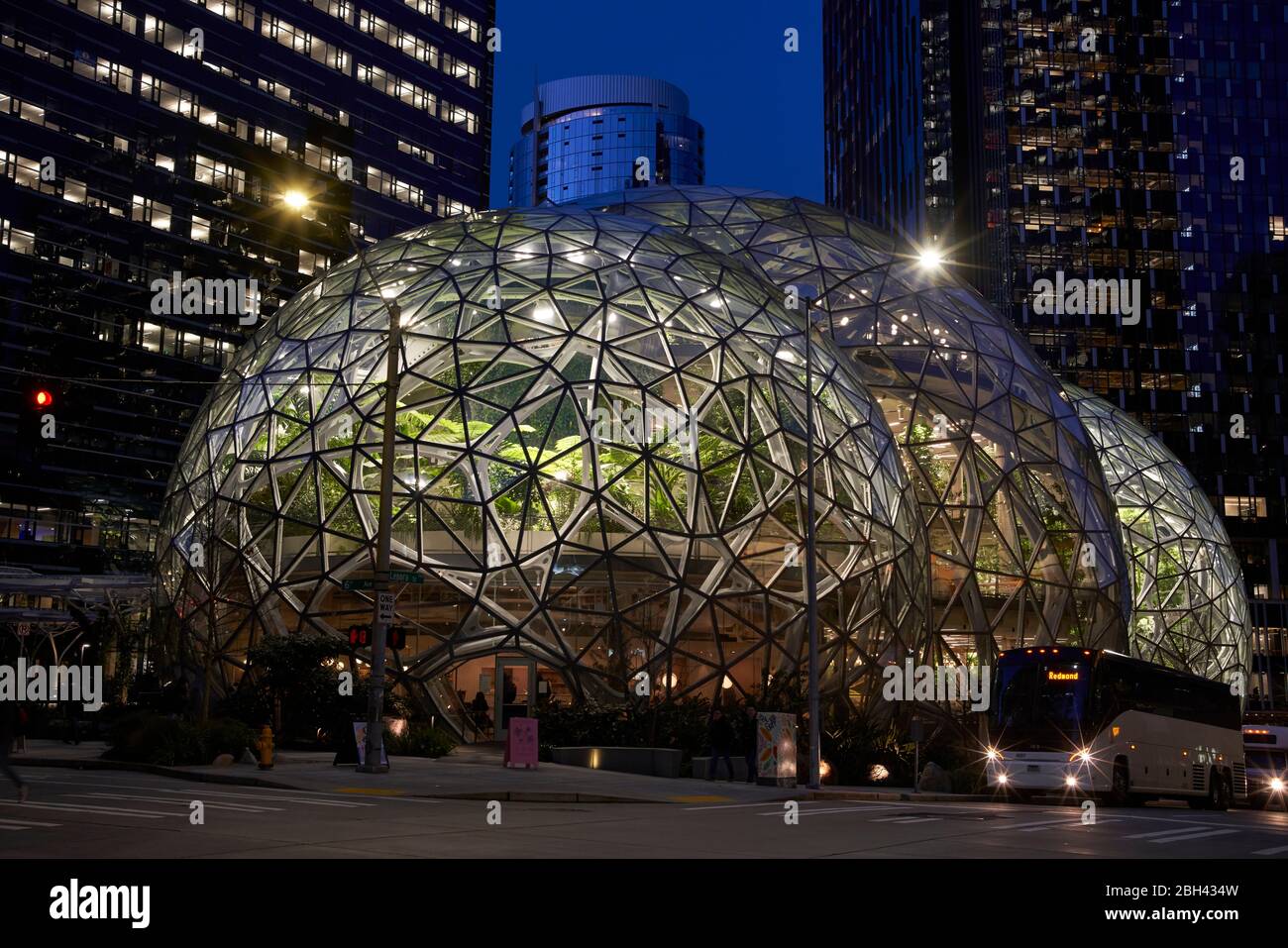 Evening Light At The Spheres At Amazon S World Headquarters In Seattle Wa Stock Photo Alamy