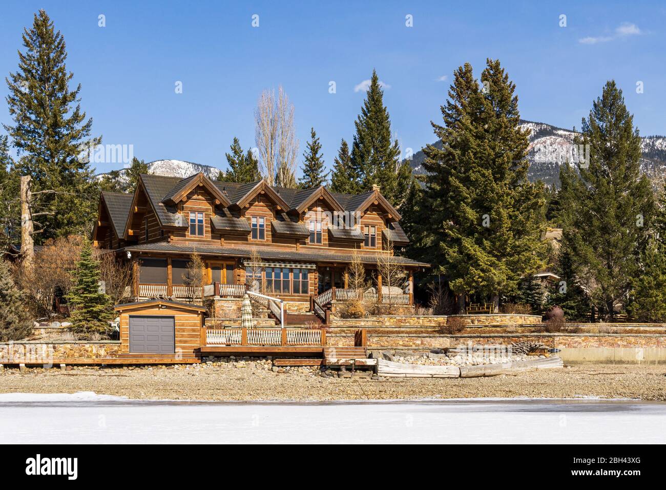 INVERMERE, CANADA MARCH 17, 2020 beautiful house near frozen