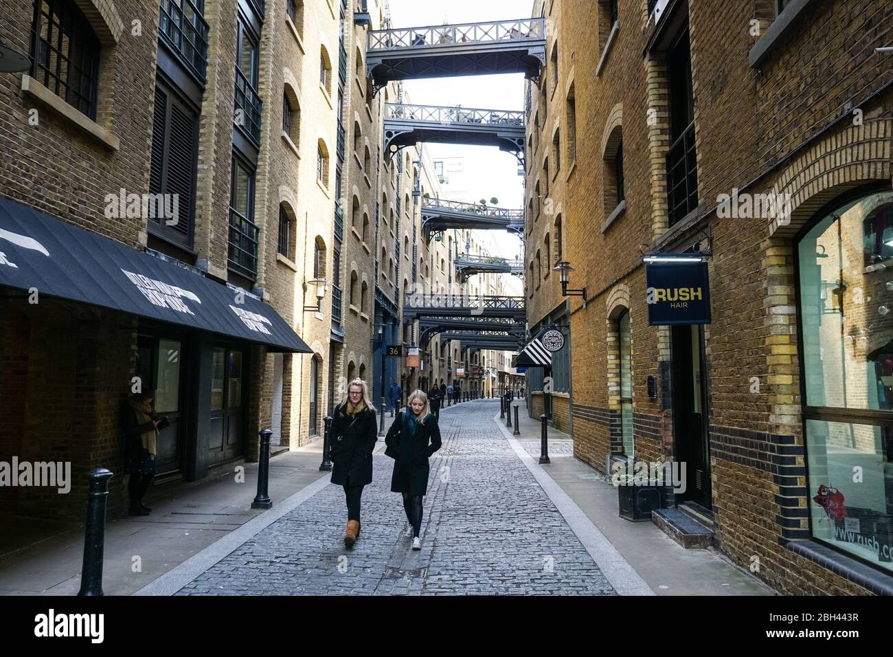 People on Shad Thames a historic cobbled riverside street with in ...
