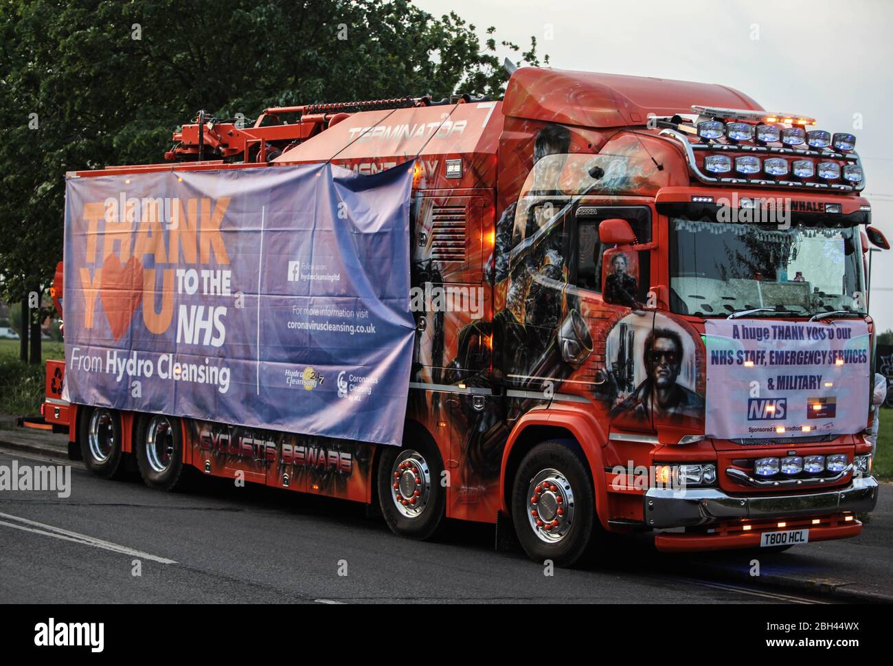 London UK Tuesday 23 April 2020 St Georges day and the people of Sutton, SouthLondon, stand outside St Heliers Hospital to clap to thank the first line workers of the NHS.Paul Quezada-Neiman/Alamy Live News Credit: Paul Quezada-Neiman/Alamy Live News Stock Photo