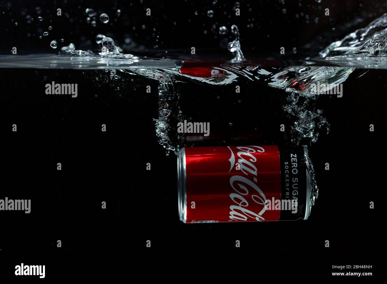 Coca cola can splash hi-res stock photography and images - Alamy