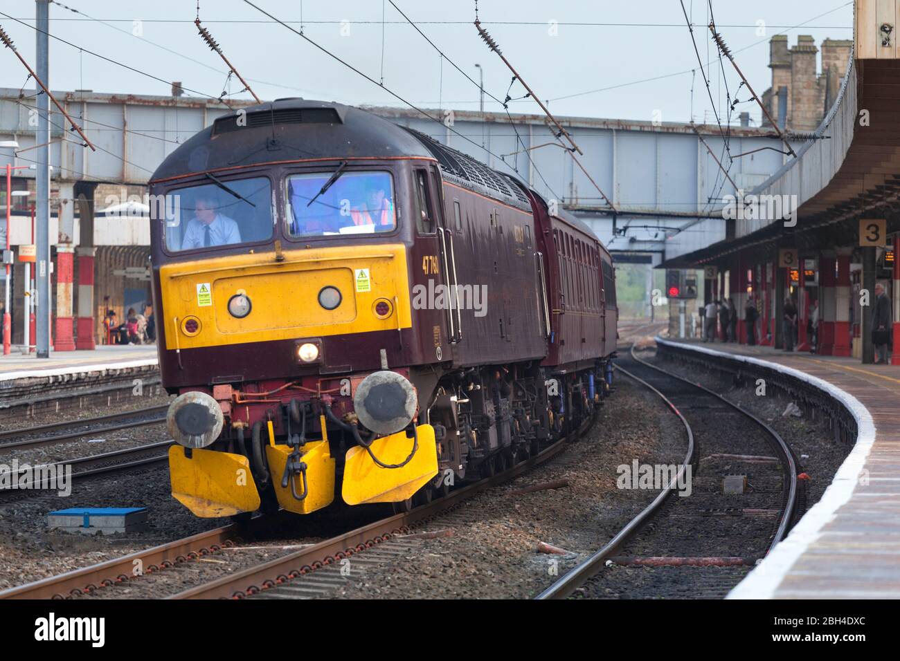 west-coast-railways-class-47-diesel-locomotive-47760-passing-lancaster