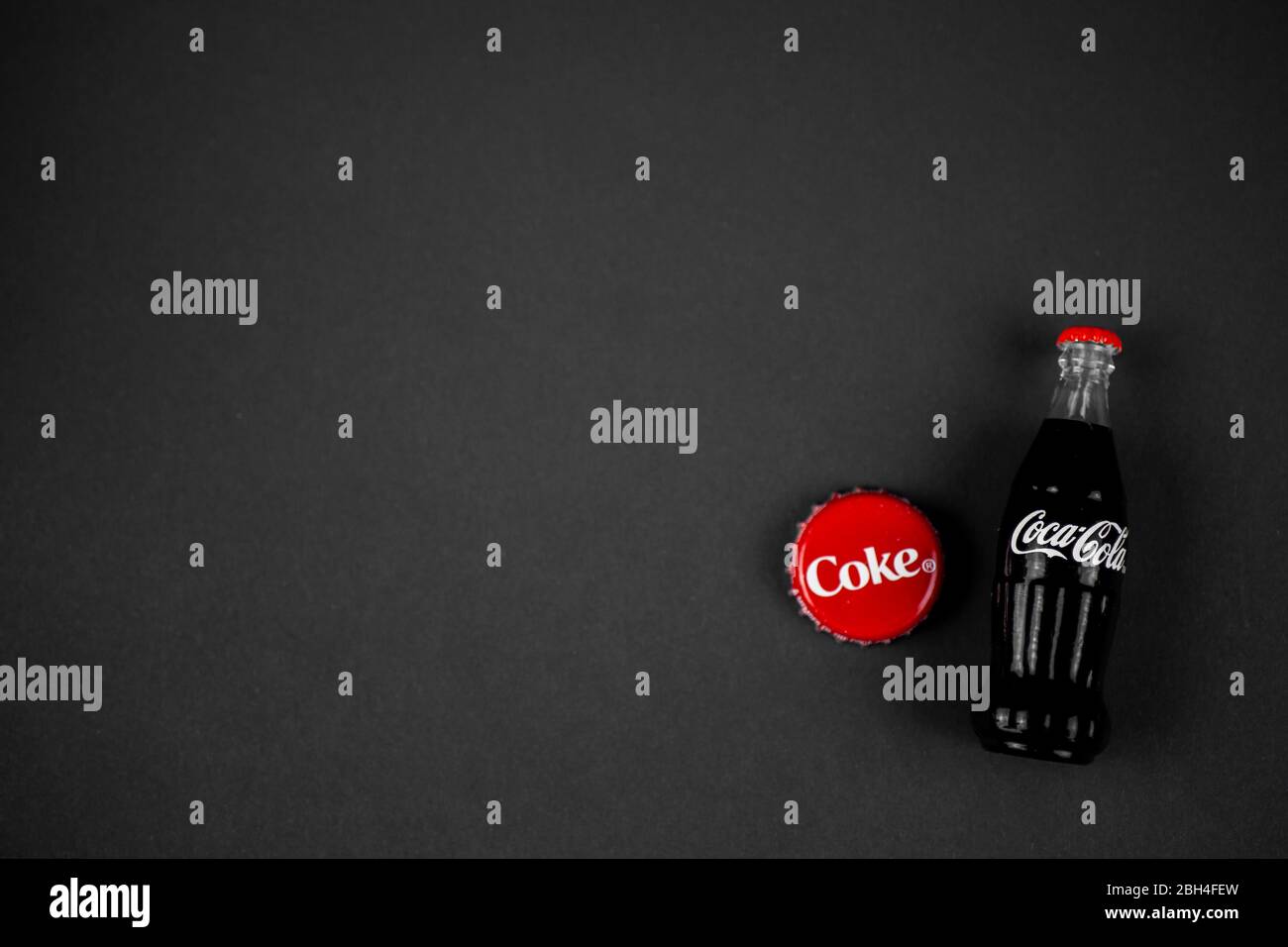 Download Coca Cola Bottle High Resolution Stock Photography And Images Alamy Yellowimages Mockups