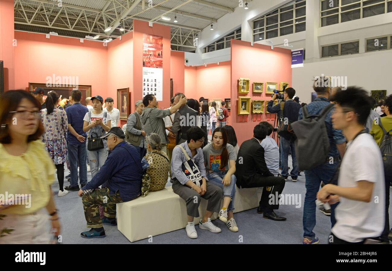 Busy art exhibition hi-res stock photography and images - Alamy