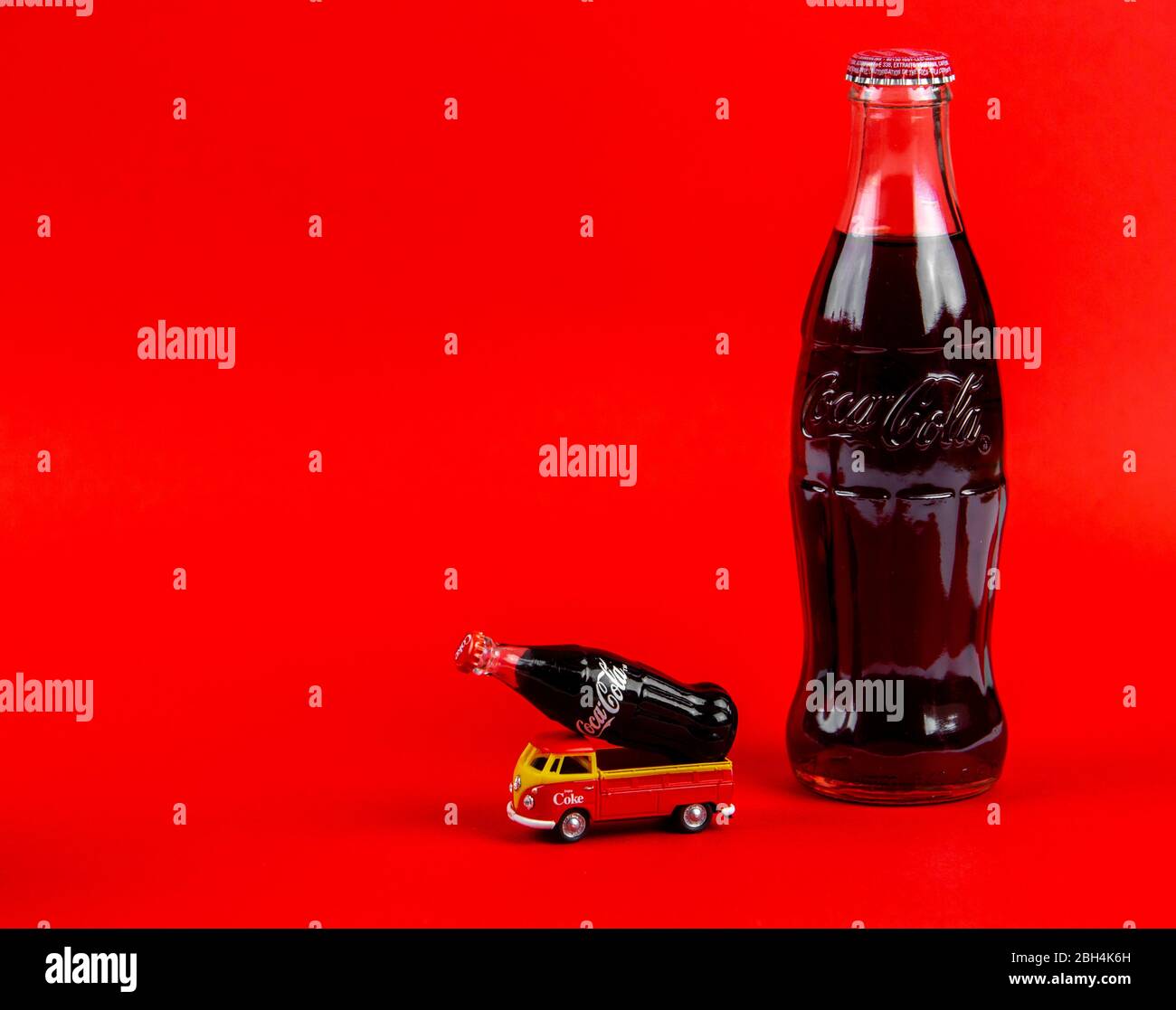 Coca cola bottle 1960s hi-res stock photography and images