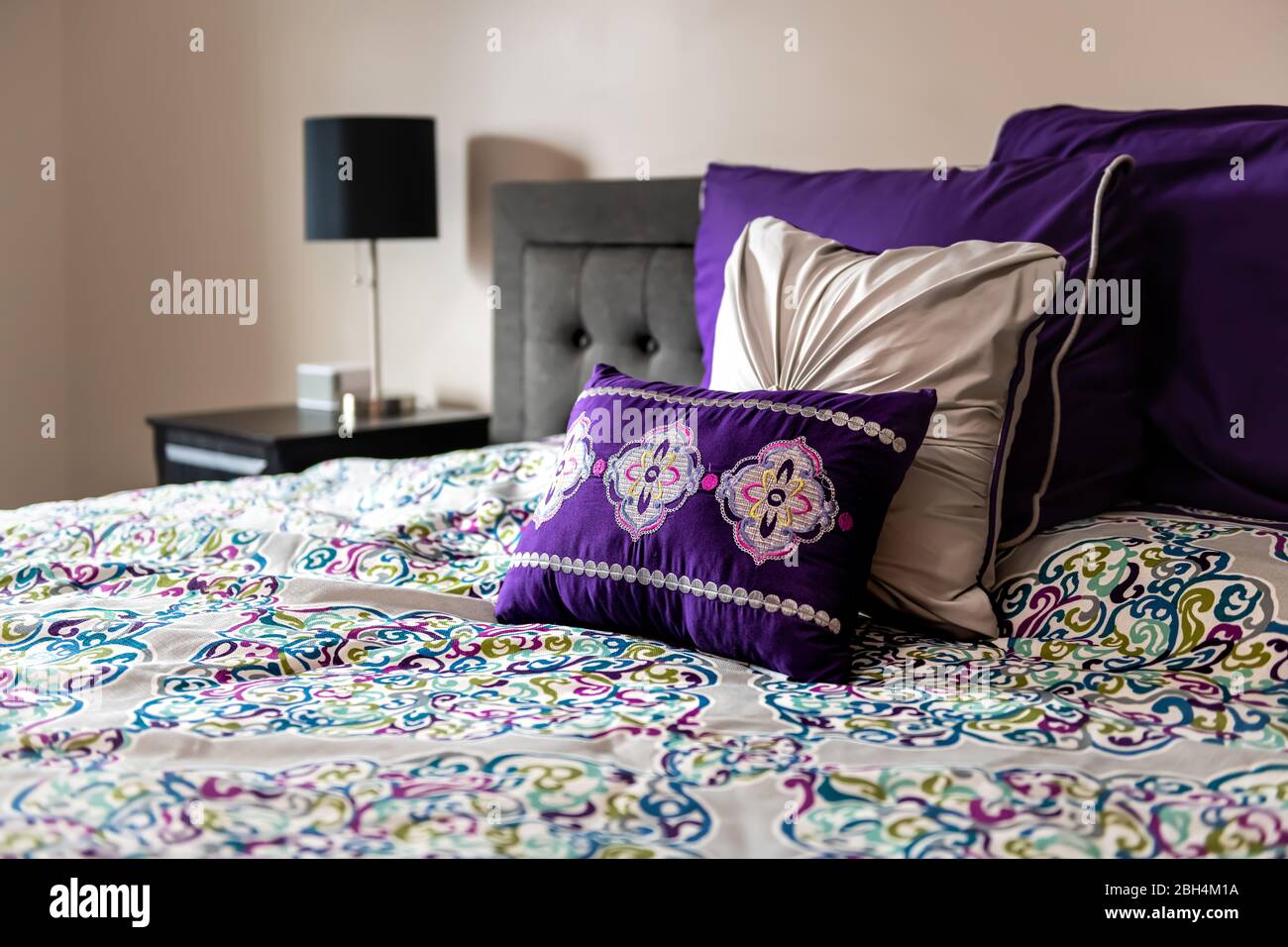New Bed Comforter With Decorative Pattern Purple Color Pillows And