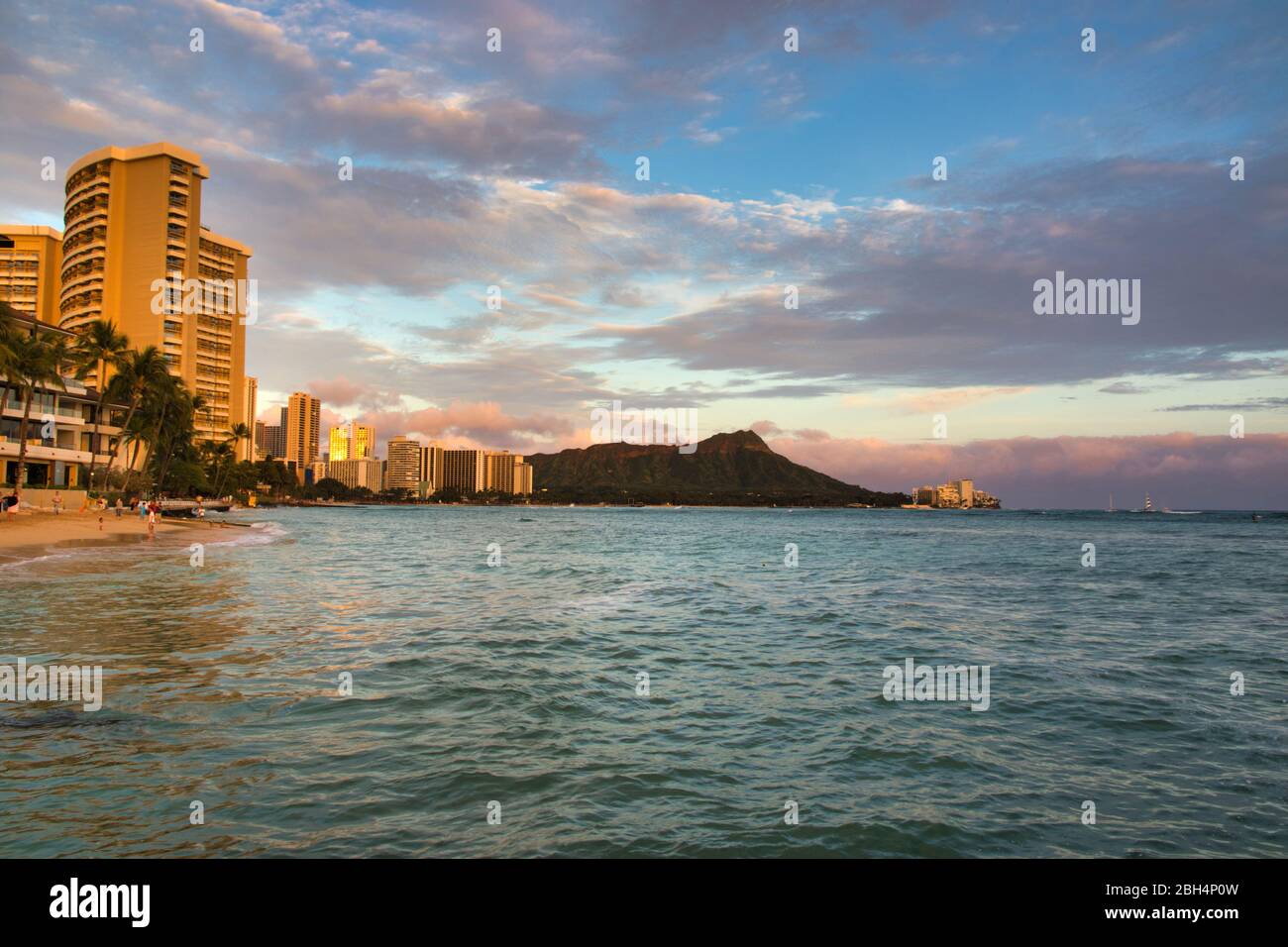 Oahu diamond head distance hi-res stock photography and images - Alamy
