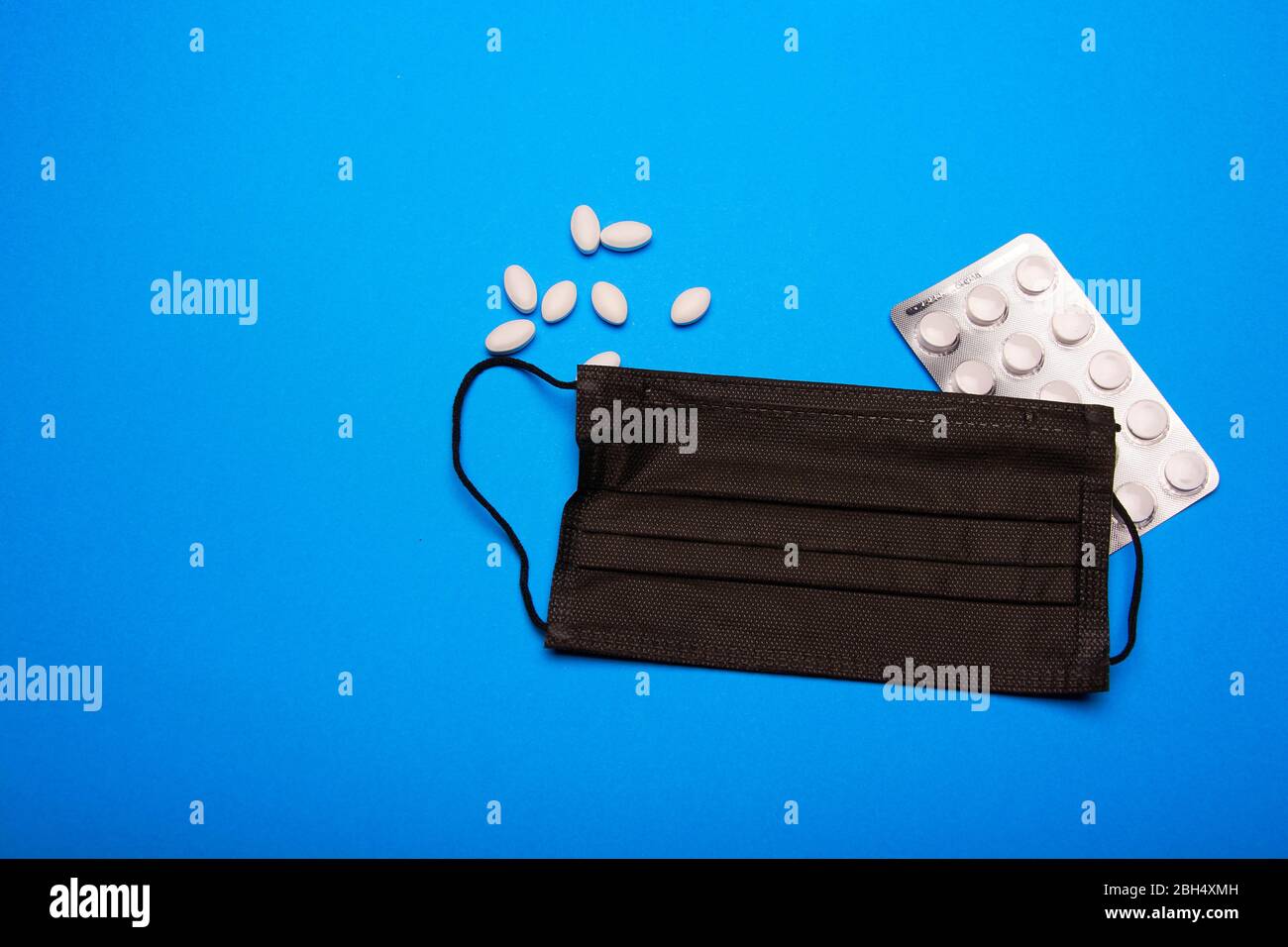 Mask Tablet Chinese medicine tablets hi-res stock photography and images - Alamy