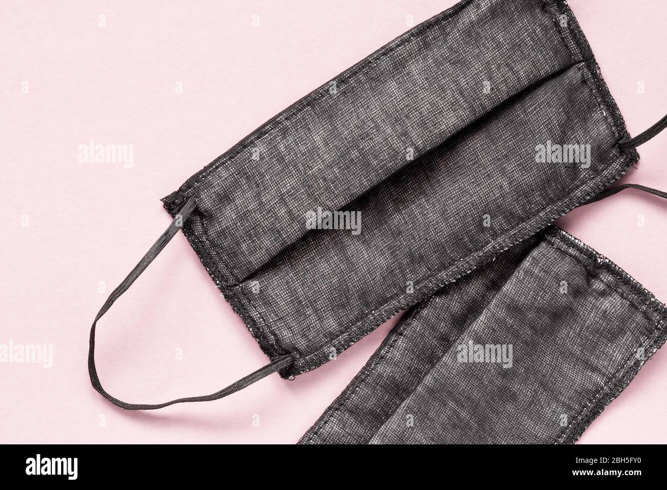 Download Gauze Mask High Resolution Stock Photography And Images Alamy Yellowimages Mockups
