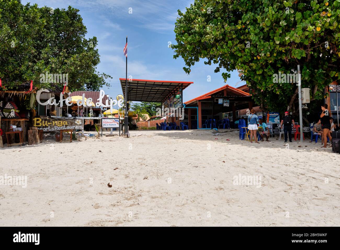 Cafe De Lipe and immigration post on Pattaya beach Stock Photo