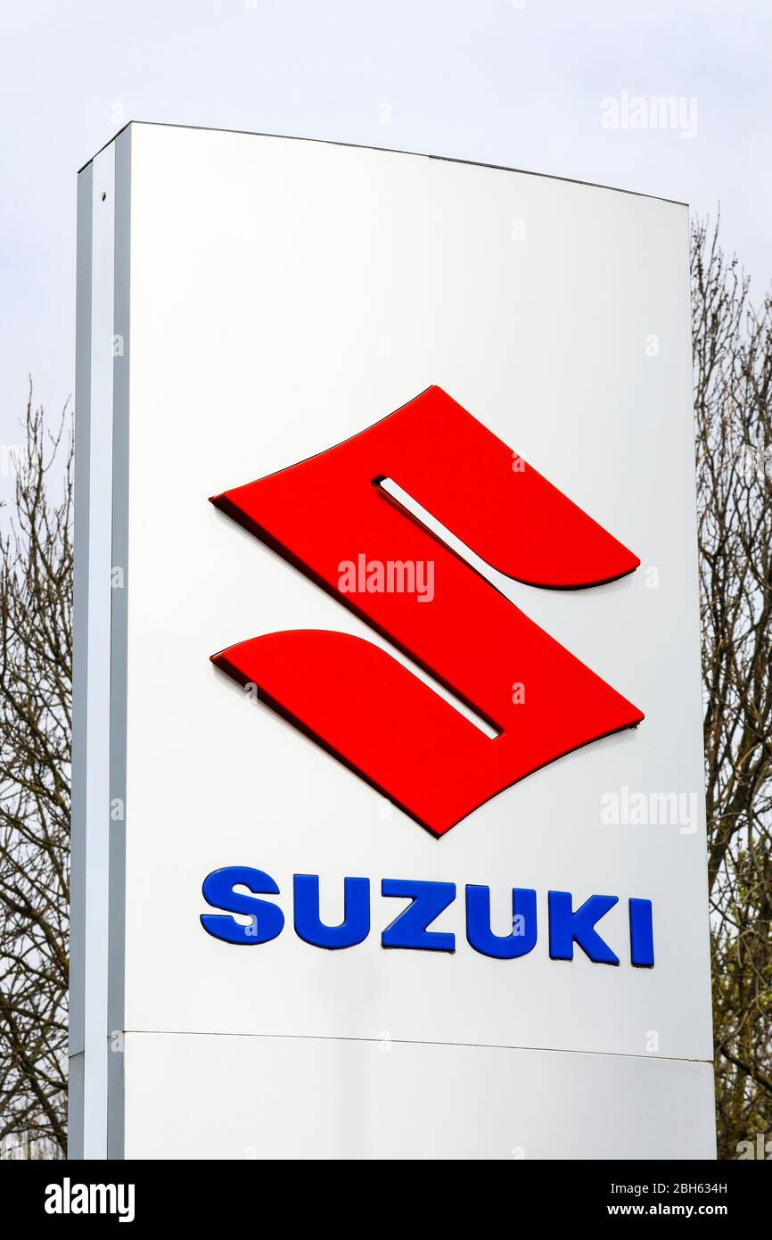 Logo sign for suzuki motors, outside a vehicle outlet, Irvine Stock Photo