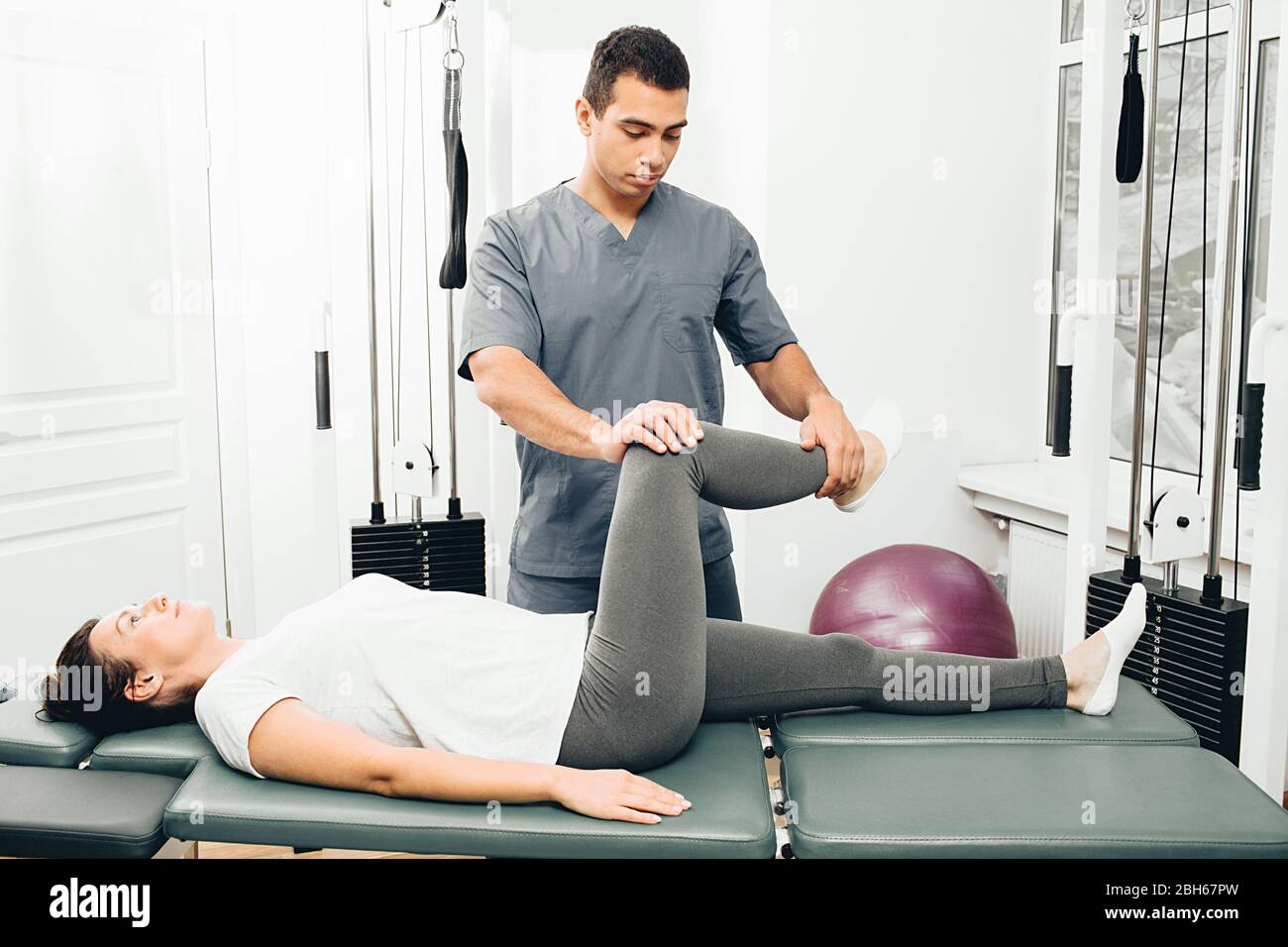 Physiotherapy hip hires stock photography and images Alamy