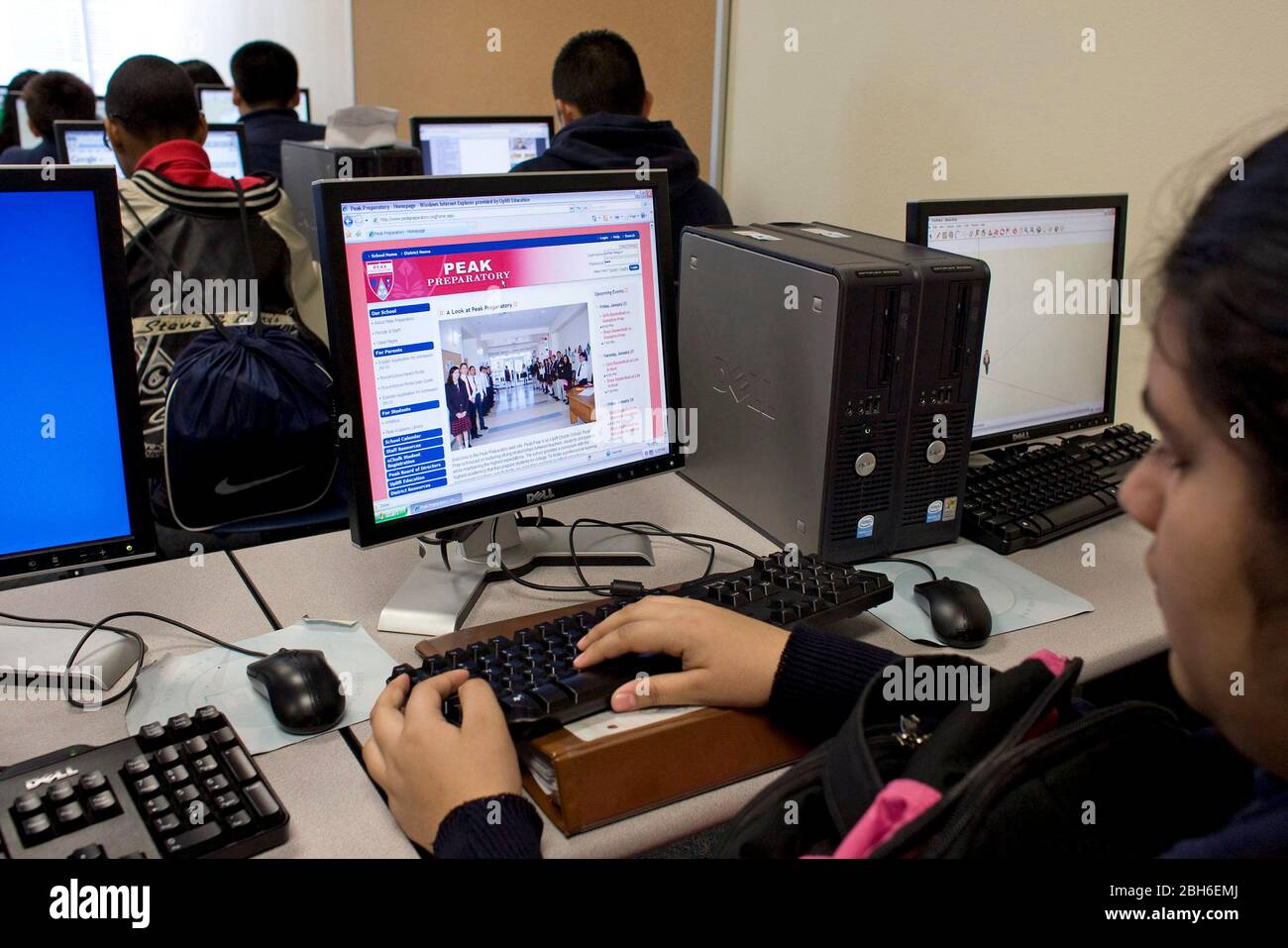 Seventh grade students classroom hi-res stock photography and images ...